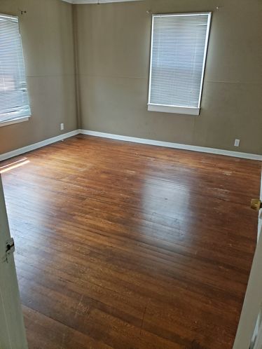 5943 Merriam Dr, Shawnee Mission, KS 66203
